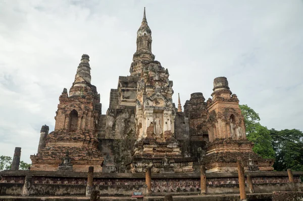 Sukhothai 'deki tarihi parkın kalıntıları. — Stok fotoğraf