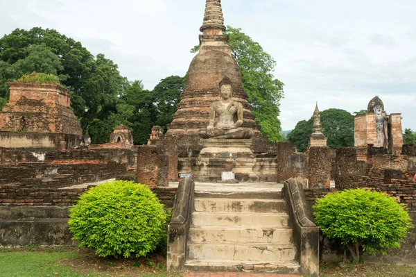 Sukhothai 'deki tarihi parkın kalıntıları.