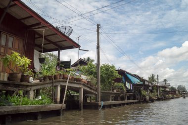 Gidiş-dönüş Tayland Temmuz 2017 - baraj pazarda Yüzme tekne turu