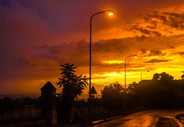 Ülkede yol yüksek murgia, Apulia, İtalya Milli Parkı