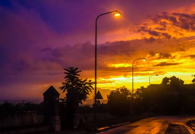 Ülkede yol yüksek murgia, Apulia, İtalya Milli Parkı