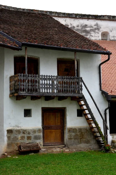 Befestigte sächsische mittelalterliche Kirche harman, Transsilvanien — Stockfoto