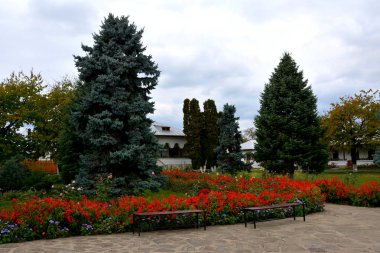 1721-1743 arasında Nicholas Mavrokordatos, saltanatı sırasında Zamfira Manastırı inşa Ortodoks avlusu