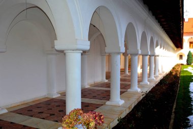 Avlu Ortodoks Manastırı Sambata, Transilvanya, Romanya.