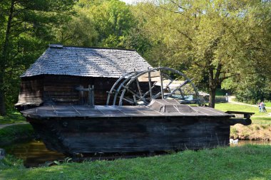 Köylü Dumbrava Sibiului, Transilvanya müzede. Dumbrava Sibiului; Romanian köylü Museum birçok adet envanter bir köylü ile.