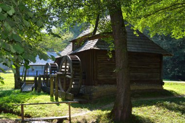 Köylü Dumbrava Sibiului, Transilvanya müzede. Dumbrava Sibiului; Romanian köylü Museum birçok adet envanter bir köylü ile.