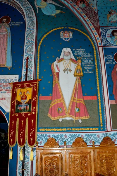 Iconos dentro de la iglesia del monasterio ortodoxo Sambata, Transilvania, Rumania . —  Fotos de Stock