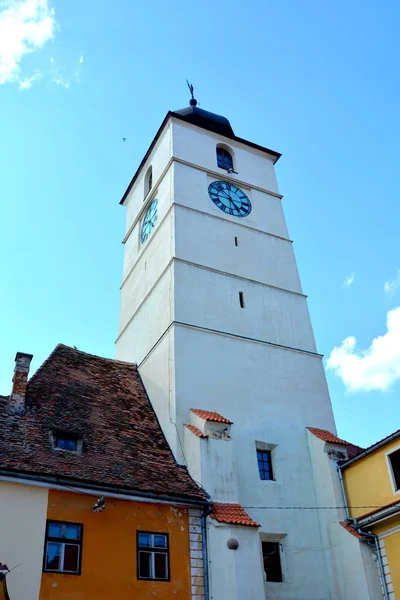 Rynek. Typowy krajobraz miejski w mieście Sibiu, Transylwania — Zdjęcie stockowe