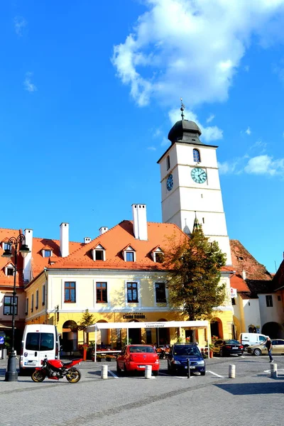 Marknadstorget. Typiska urbana landskapet i staden Sibiu, Transsylvanien — Stockfoto