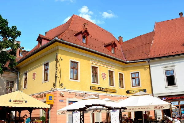 Πλατεία της αγοράς. Τυπικό αστικό τοπίο της πόλης Sibiu, Τρανσυλβανία — Φωτογραφία Αρχείου