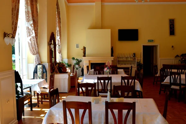 Restaurant in Park of Baron von Brukenthal Palace in Avrig, Transylvania — Stock Photo, Image