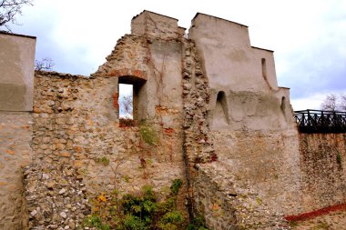 Eski Kalesi. Tipik kentsel peyzaj şehrin Brasov, Transilvanya, Romanya, ülkenin merkezinde bulunan bir ilçedir. 300.000 nüfuslu.