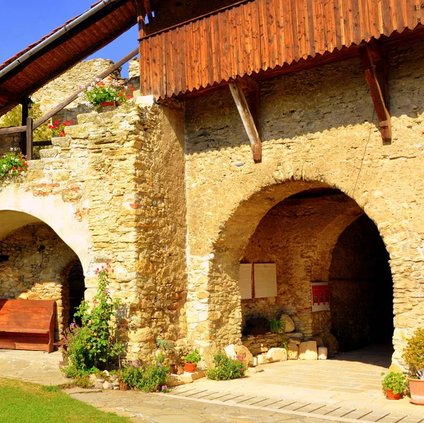 Cortile Della Chiesa Fortificata Medievale Calnic Transilvania Romania Noto Suo — Foto Stock