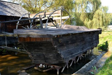 Köylü Dumbrava Sibiului, Transilvanya müzede. Dumbrava Sibiului; Romanian köylü Museum birçok adet envanter bir köylü ile.
