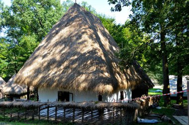 Köylü Dumbrava Sibiului, Transilvanya müzede. Dumbrava Sibiului; Romanian köylü Museum birçok adet envanter bir köylü ile.