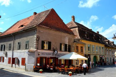 Pazar Meydanı. Tipik kentsel peyzaj şehir Sibiu, Transilvanya, Romanya