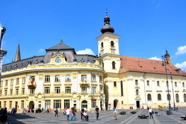Pazar Meydanı. Tipik kentsel peyzaj şehir Sibiu, Transilvanya, Romanya