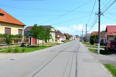 Köyün Cristian, Brasov İlçesi, Transilvanya tipik kırsal manzara ve köylü evleri