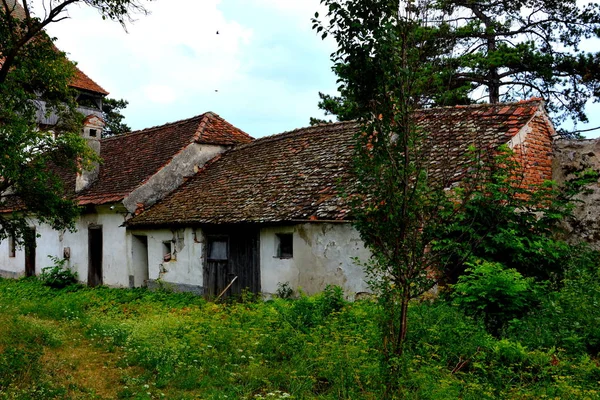 Maisons Typiques Dans Village Saxon Ungra Transylvanie Roumanie Une Église — Photo