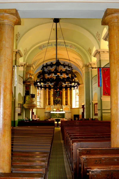 Dentro da antiga igreja medieval fortificada de saxões na aldeia Cristian, Transilvânia — Fotografia de Stock