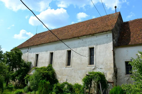 Ungra Braov ルーマニアのコミューンで要塞化された中世ザクセン教会 ここでは中世の 世紀のトランシルヴァニアのサクソン教会と多くの古い家です — ストック写真