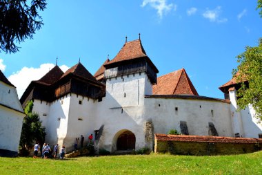   Köyde Viscri (Kirchenburg von Deutschweikirch), Transilvanya müstahkem Sakson ortaçağ kilise. Yaklaşık 1100 reklam inşa edildi. 