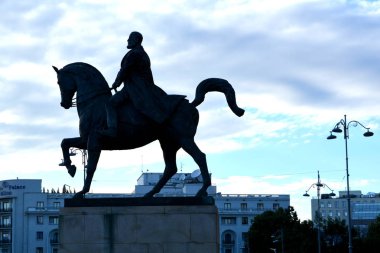 Bükreş 'in merkezinde tipik kentsel peyzaj-Bucuresti. Charest Romanya 'nın başkenti. Bükreş 3 milyon nüfusu ve birçok tarihsel kalıntıları var.