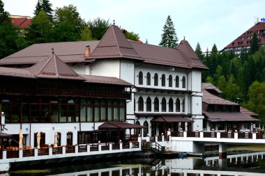 Peyzaj Poiana Brasov, kış, spa ve turistik İstasyonu Poiana Brasov, Brasov 12 km, Transilvanya, Romanya, ülkenin merkezinde bulunan bir ilçedir.