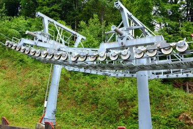 Peyzaj Poiana Brasov, kış, spa ve turistik İstasyonu Poiana Brasov, Brasov 12 km, Transilvanya, Romanya, ülkenin merkezinde bulunan bir ilçedir.