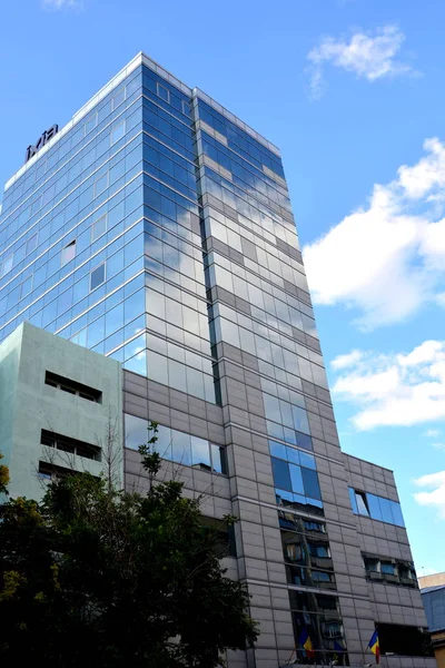 Typisch stedelijke landschap in het centrum van Boekarest - Bucuresti — Stockfoto