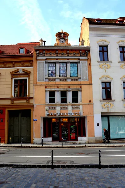 Paesaggio urbano tipico della città Brasov, Transilvania — Foto Stock