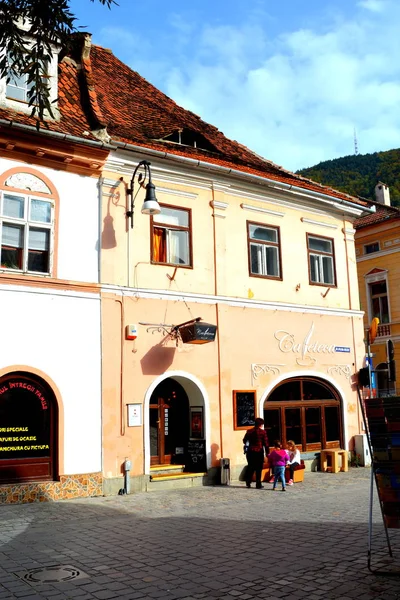 Typisk urbant landskap i Brasov i Transilvania – stockfoto