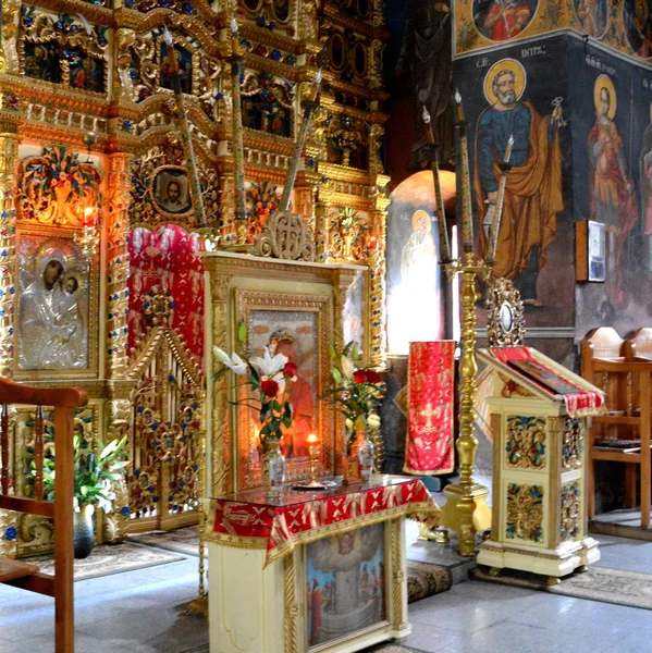  Cheia Manastırı, Prahova Kilisesi. Romen Ortodoks kompleksi. Rahipler Manastırı kutsal üçlüye adanmıştır. Simge. 