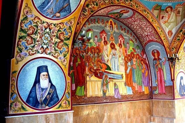 Ikony v kostele Pravoslavný klášter Sambata, Transylvánie. — Stock fotografie