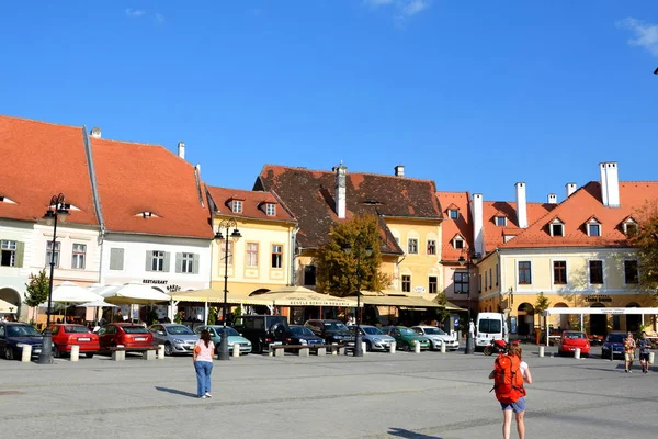 Place du Marché. Paysage urbain typique de la ville Sibiu, Transylvanie — Photo