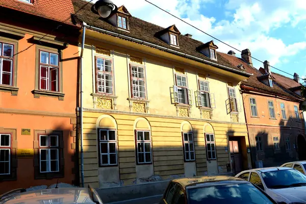 Plaza del Mercado. Paisaje urbano típico de la ciudad Sibiu, Transilvania —  Fotos de Stock