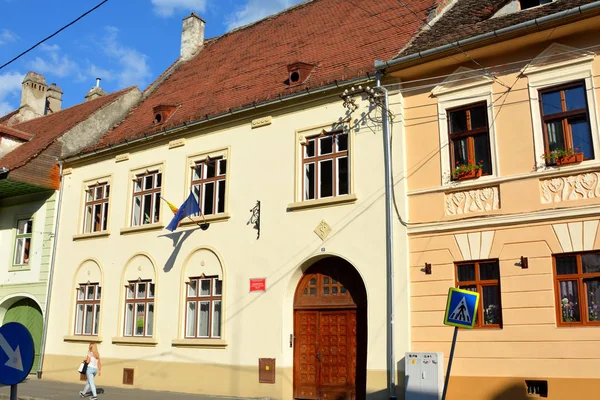 Ринкової площі. Типовий міського ландшафту в місті Sibiu, Трансільванії — стокове фото