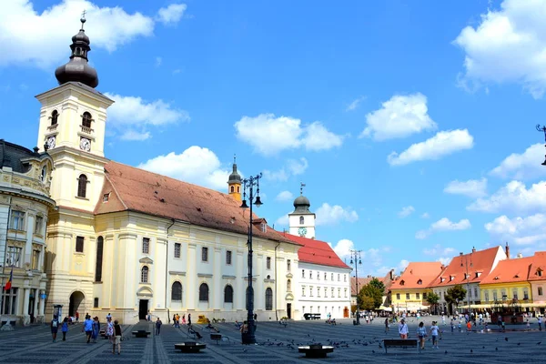 Place du Marché. Paysage urbain typique de la ville Sibiu, Transylvanie — Photo