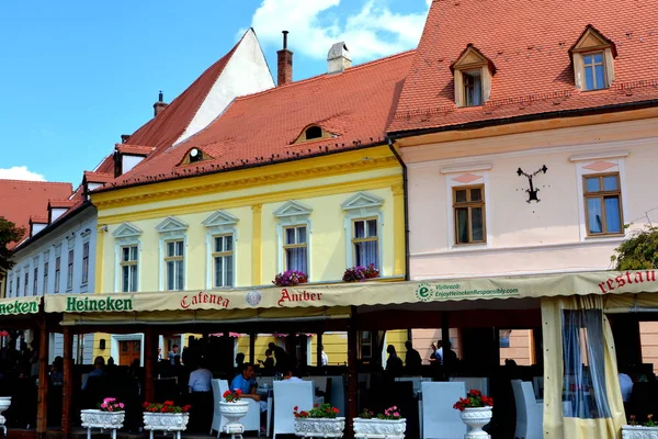 Pazar Meydanı. Tipik kentsel peyzaj şehir Sibiu, Transilvanya — Stok fotoğraf