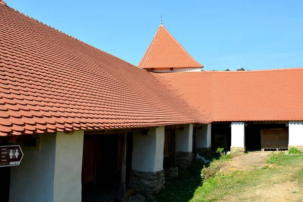 Opevněný středověký kostel v Dirjiu, Sedmihradsko — Stock fotografie