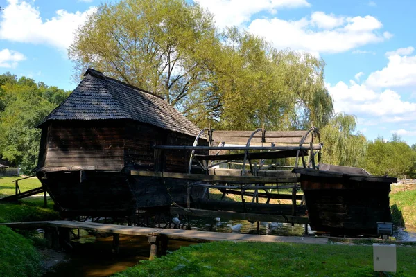 Watermill. Peasant Museum in Dumbrava Sibiului, Transylvania — Stock Photo, Image
