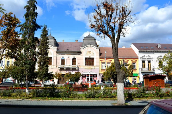 Typowy krajobraz miejski w mieście Târgu-Mureş, Rumunia — Zdjęcie stockowe