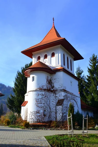 Klášter Sambata, rumunský Pravoslavný klášter v Smbta de Sus, Braov County, v oblasti Transylvánie v Rumunsku — Stock fotografie