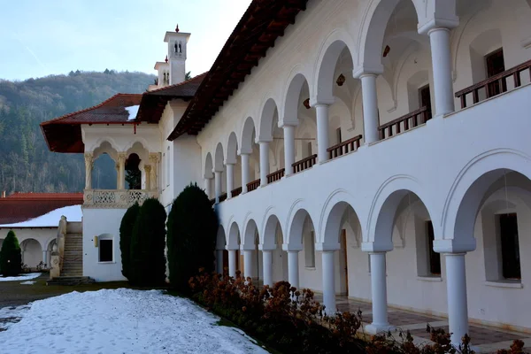 Klášter Sambata, rumunský Pravoslavný klášter v Smbta de Sus, Braov County, v oblasti Transylvánie v Rumunsku — Stock fotografie