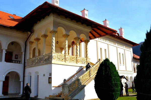 Monastero Sambata, un monastero ortodosso rumeno a Smbta de Sus, contea di Braov, nella regione della Transilvania in Romania — Foto Stock