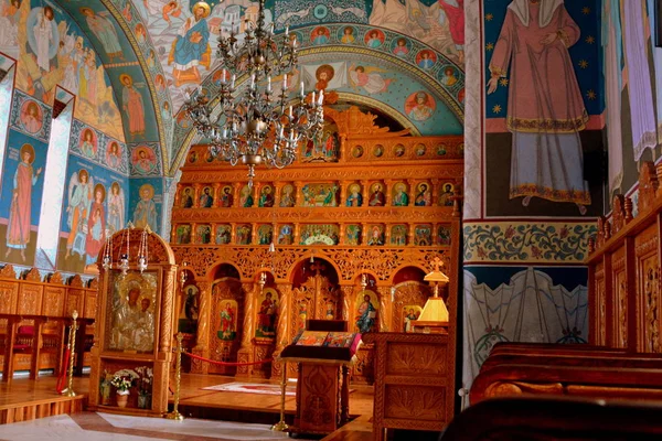 Monastère Sambata, un monastère orthodoxe roumain à Smbta de Sus, dans le comté de Braov, dans la région de Transylvanie en Roumanie — Photo