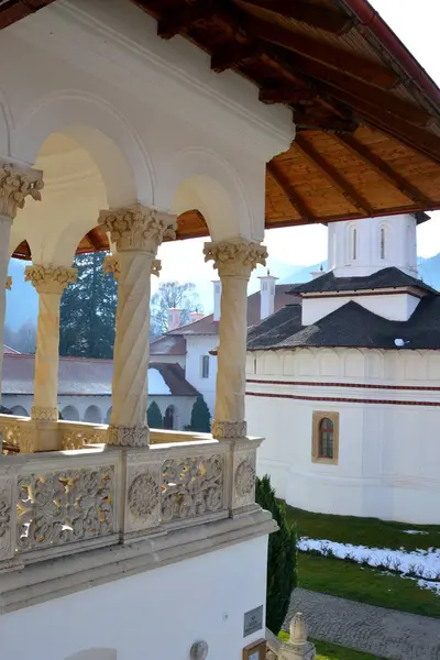 Klášter Sambata, rumunský Pravoslavný klášter v Smbta de Sus, Braov County, v oblasti Transylvánie v Rumunsku — Stock fotografie