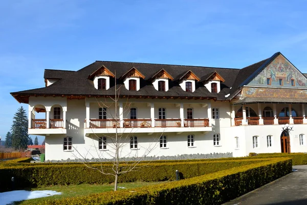 Monastery Sambata, a Romanian Orthodox monastery in Smbta de Sus, Braov County, in the Transylvania region of Romania — Stock Photo, Image