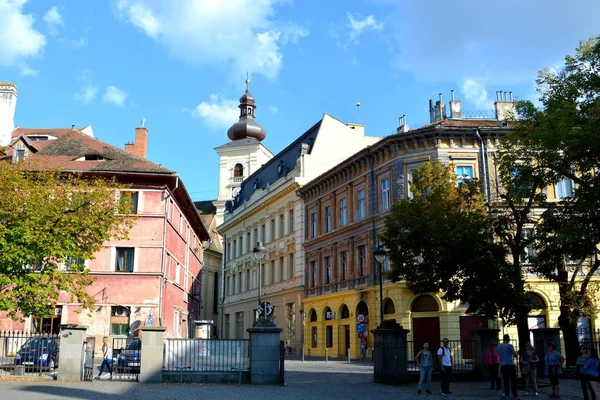 Paisagem urbana típica da cidade Sibiu, Transilvânia, Roménia — Fotografia de Stock