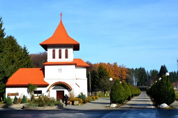 Smbta ・ デ ・ Sus、Braov 郡、ルーマニアのトランシルバニア地方のルーマニア正教会修道院修道院 Sambata — ストック写真